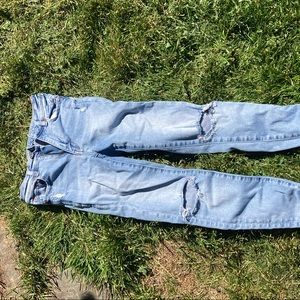 Blue distressed skinny jeans